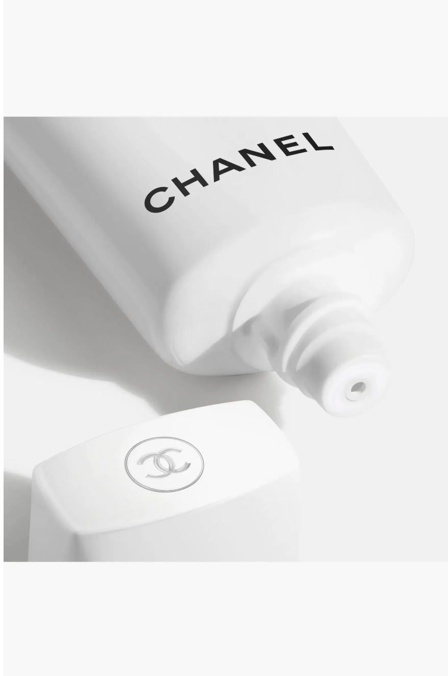 UV ESSENTIEL Complete UV Protection Broad Spectrum SPF 50 Sunscreen